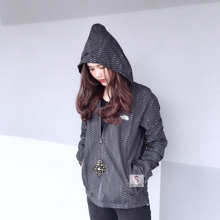ÁO KHOÁC DÙ TNF HOẠ TIẾT